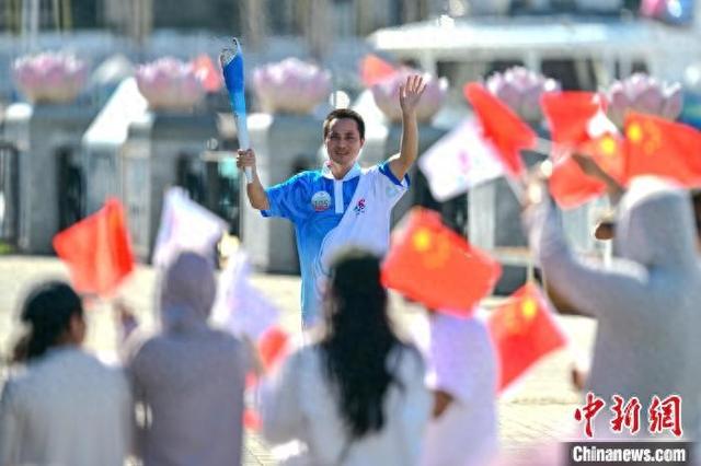 三亚点燃海陆空火炬传递，华夏大地辉煌篇章启幕